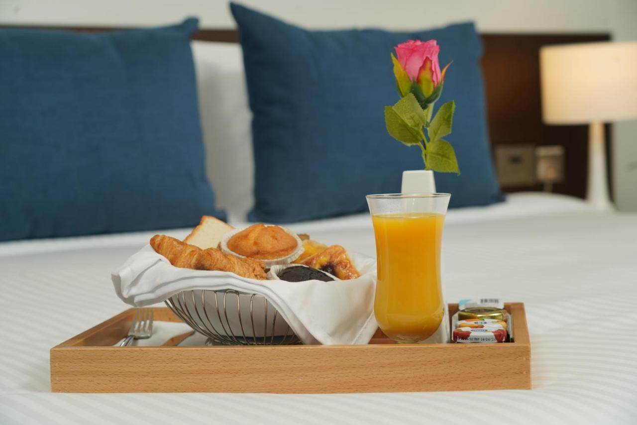 C - Hotel And Suites Ντόχα Εξωτερικό φωτογραφία