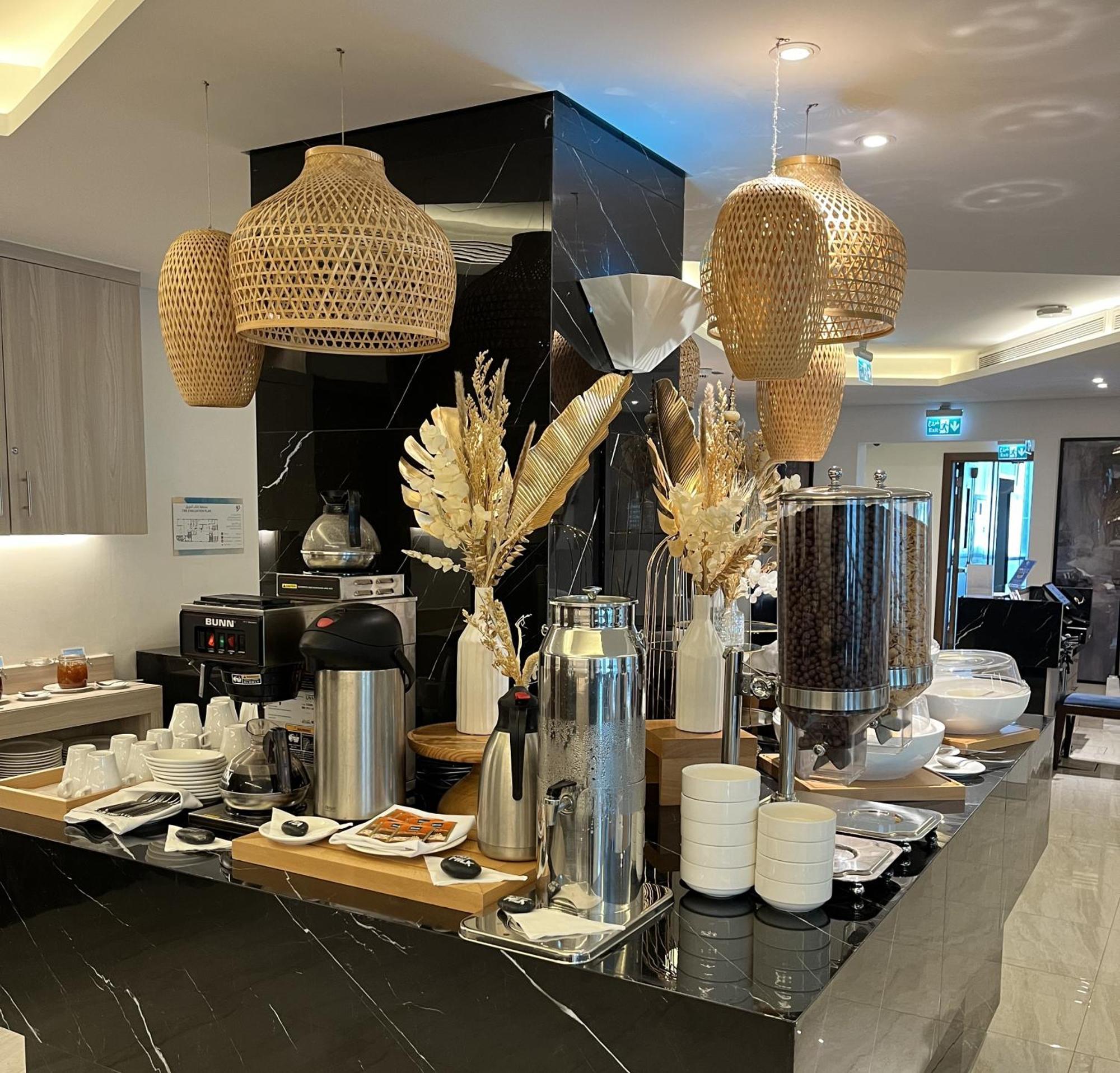C - Hotel And Suites Ντόχα Εξωτερικό φωτογραφία